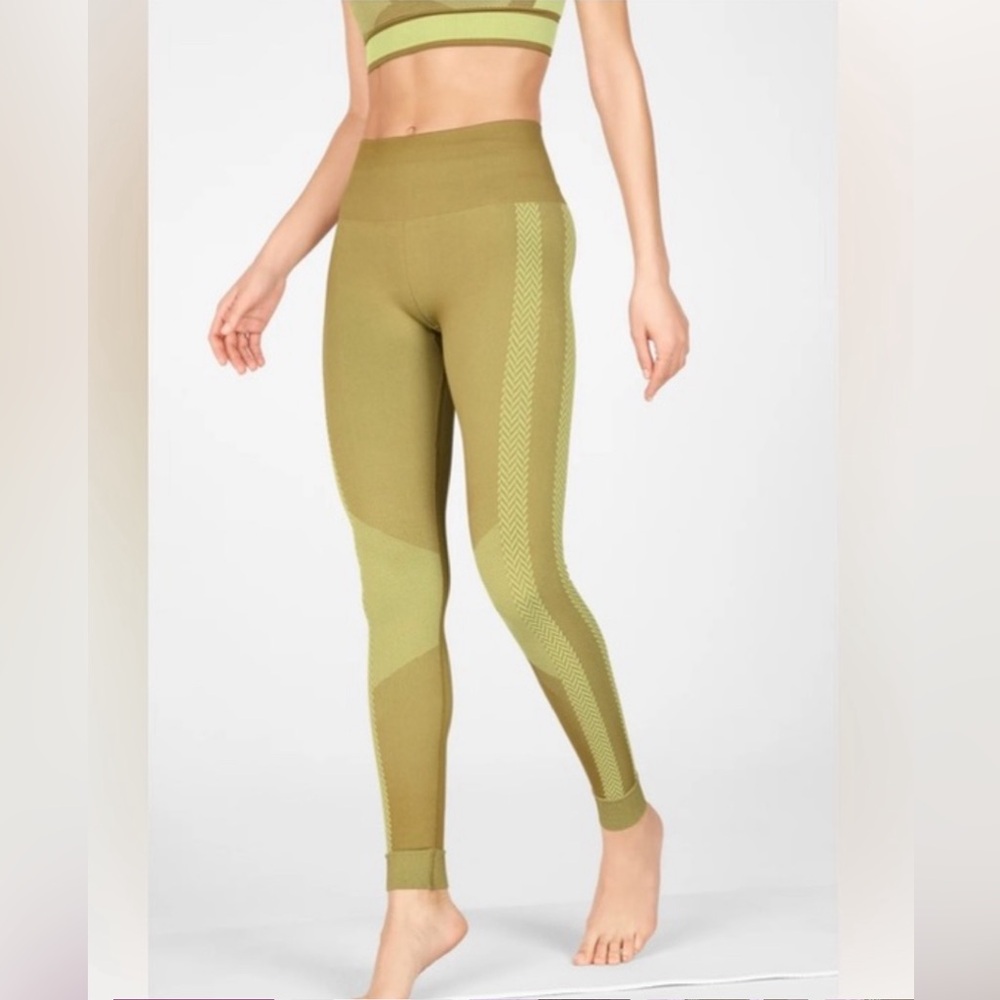 Fabletics High Waisted Seamless Check Legging in Thyme/Cool Mint